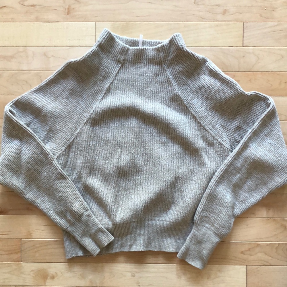 ⚡️Free People ⚡️raglan sleeve mock neck tan sweater